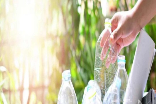 ऐकावं ते नवलंच! प्लास्टिकच्या बाटल्यांपासून व्हॅनिला आइस्क्रीमचा फ्लेवर मिळणार, शास्त्रज्ञांना यश
