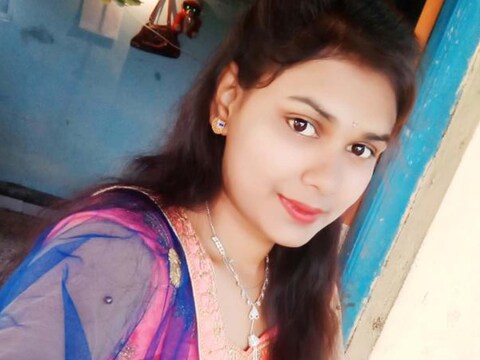  पती अतुल मोरे याने कार घेण्यासाठी दीड लाख रुपये आणण्यासाठी पूजाकडे मागणी करत होता. 