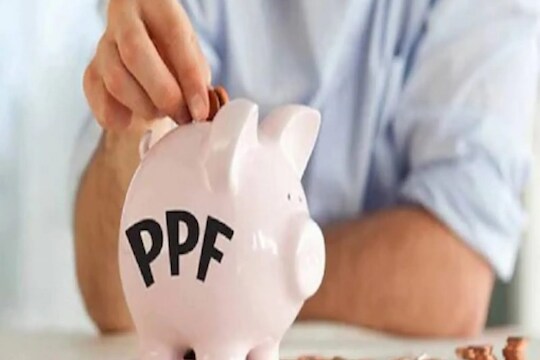 PPF मध्ये पैसे गुंतवा; सुरक्षित गुंतवणुकीसह बँक आणि पोस्ट ऑफिसपेक्षा जास्त परतावा मिळवा