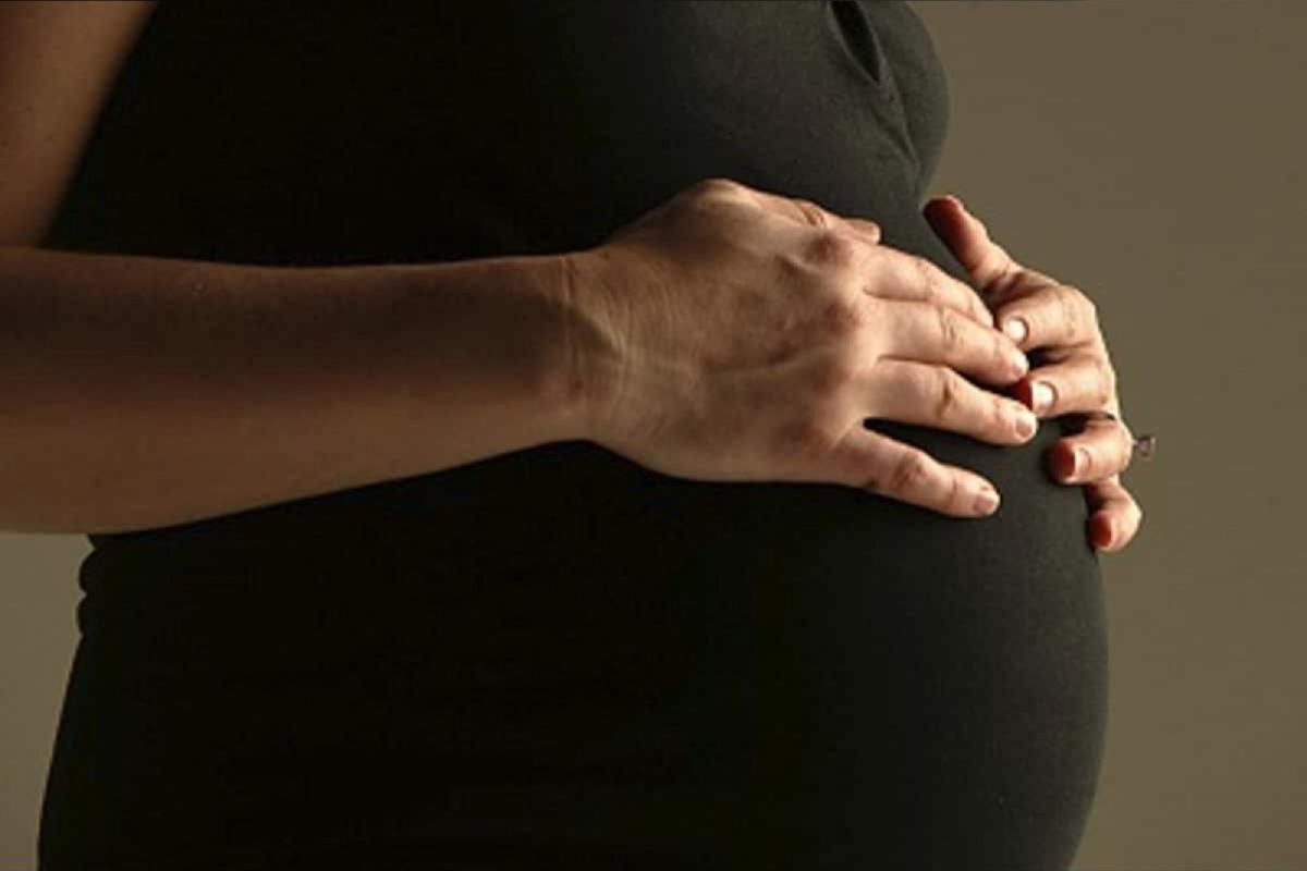 5 दिवसात 2 वेळा गरोदर राहिली महिला; डिलिव्हरीवेळी मात्र भलतंच घडलं, अजब प्रकरण समोर