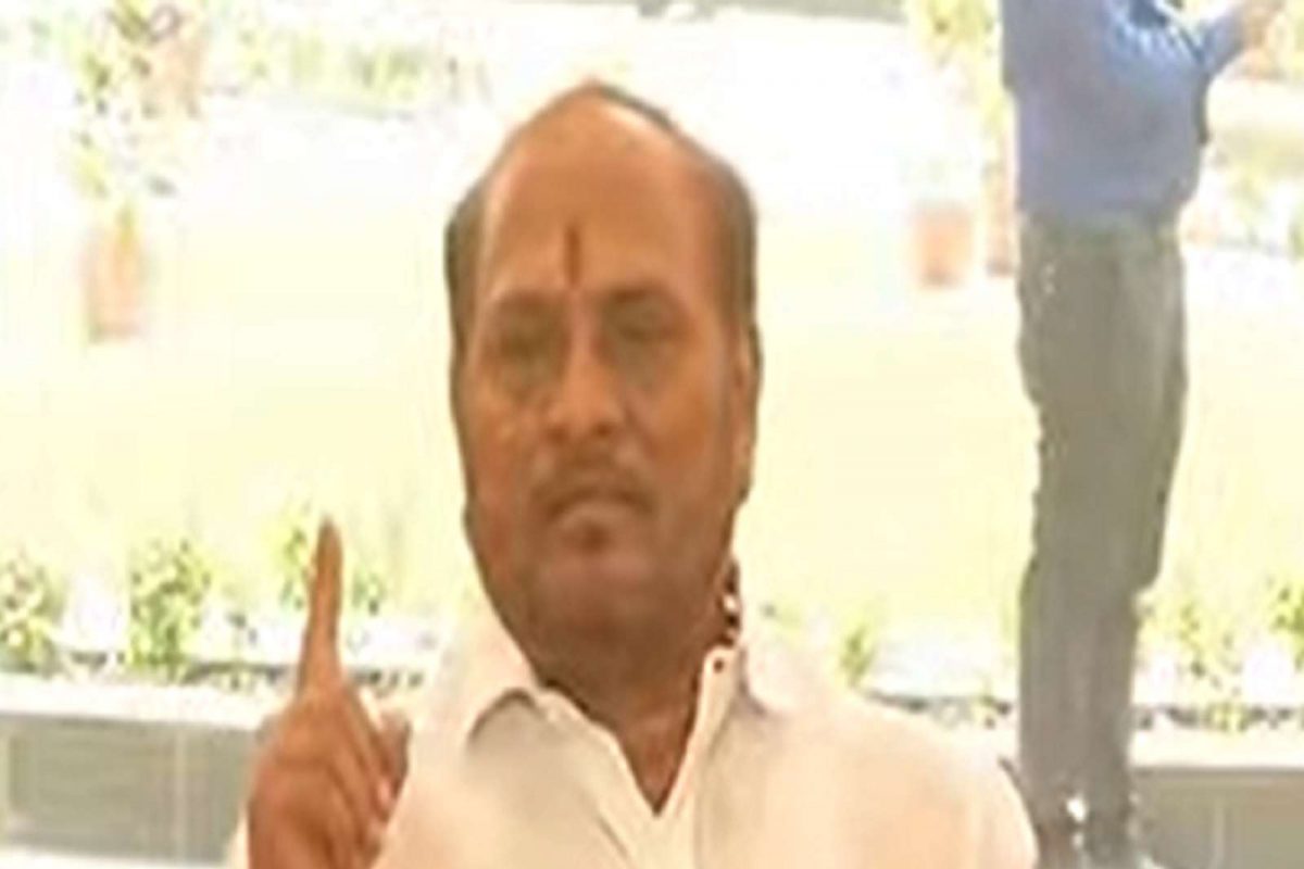 वैभव खेडेकर नेमके कुणाचे जावई? रामदास कदम यांचा विधानभवन परिसरात सवाल