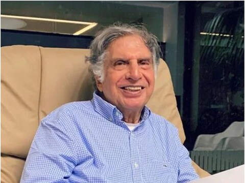  प्रसिद्ध उद्योगपती रतन टाटा (Ratan Tata) हे आपल्या व्यवसाय कौशल्यासोबतच, दयाळू स्वभाव आणि देशप्रेमासाठी प्रसिद्ध आहेत. रतन टाटा यांचा आज 84 वा वाढदिवस. 
