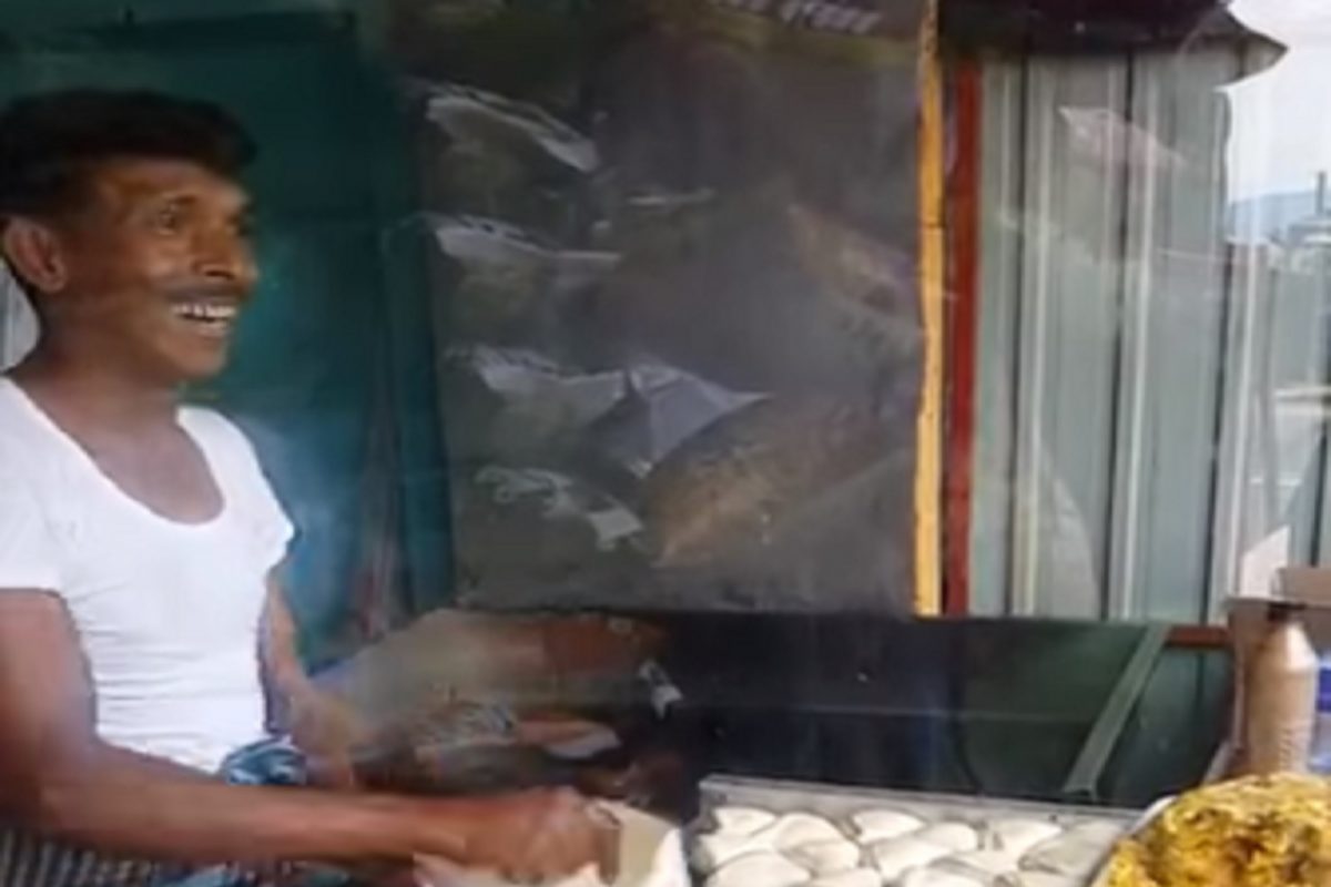 क्या बात है! ना पोळपाट-लाटणं ना रोटी मेकर, चक्क हवेत पीठ उडवत त्याने बनवली चपाती; पाहा VIDEO