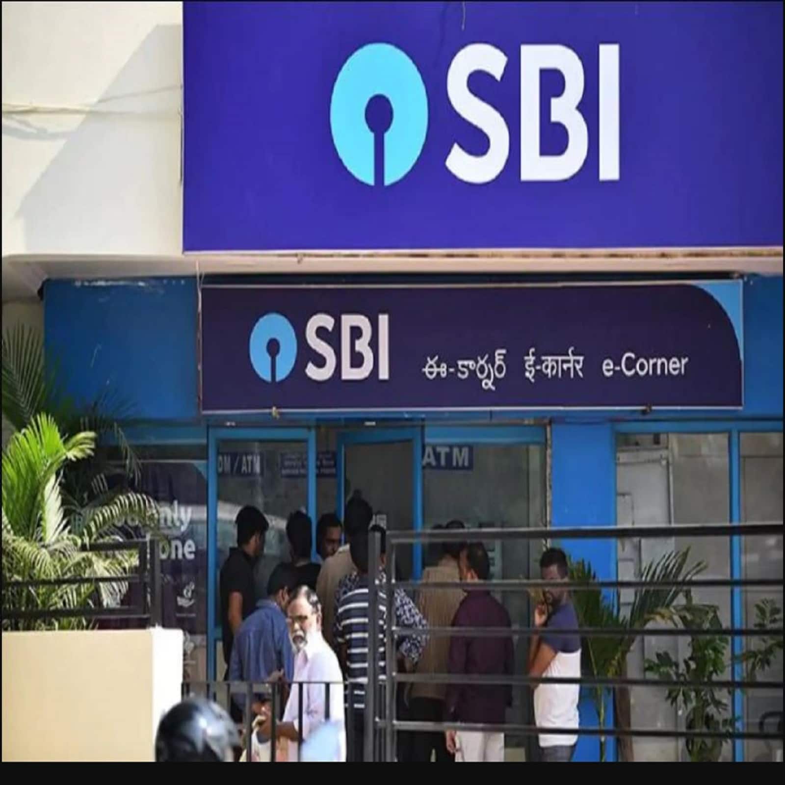 स्टेट बँक ऑफ इंडिया (SBI) ने आपल्या ग्राहकांसाठी वैयक्तिक कर्जावर (SBI Offer on Personal Loan) विशेष सवलत दिली आहे. स्टेट बँक ऑफ इंडियाने म्हटले आहे की ग्राहकांना झिरो प्रोसेसिंग फीवर कर्ज देईल. 31 जानेवारी 2022 पूर्वी घेतलेल्या वैयक्तिक कर्जांवर झिरो प्रोसेसिंग फी लागू होईल.