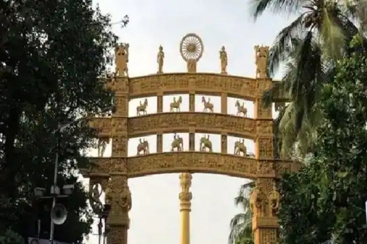 महापरिनिर्वाण दिनावरही ओमायक्रॉनचं संकट; प्रकाश आंबेडकरांनी नागरिकांना केलं आवाहन