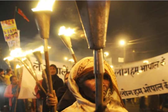 Bhopal Gas Tragedy: कसा घडला हा अपघात? ज्याने हजारो लोकांना मृत्यूच्या खाईत ढकललं