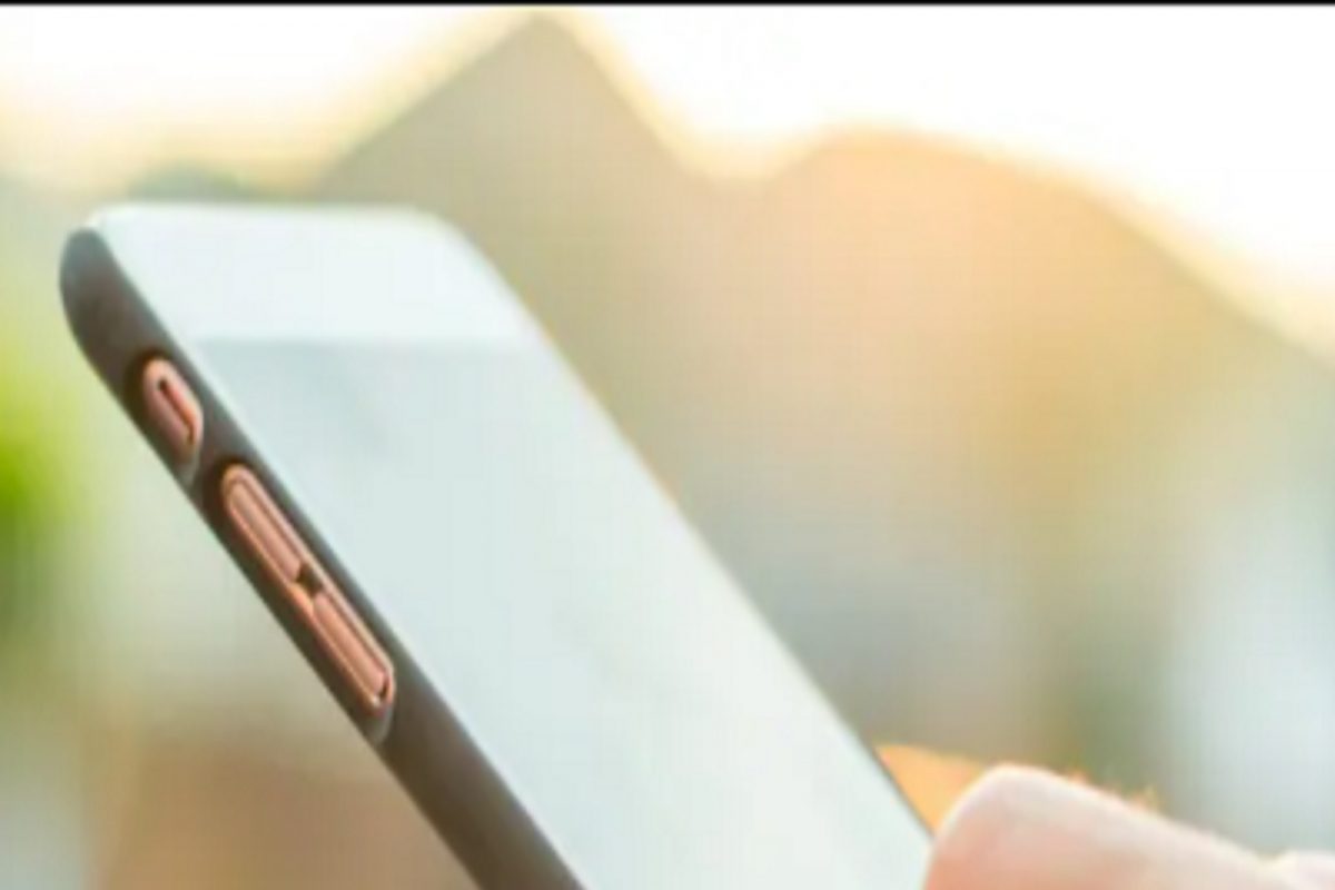 ... तर तुमचा स्मार्टफोन तुम्हाला जेलमध्ये पोहचवू शकतो, फोन वापरताना काय काळजी घ्याल?