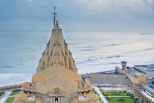 गुजरातमध्ये जाण्यापूर्वी तुम्हाला 'या' 5 गोष्टी माहित असणे आवश्यक! गुजरातमध्ये जाण्यापूर्वी तुम्हाला 'या' 5 गोष्टी माहित असणे आवश्यक!