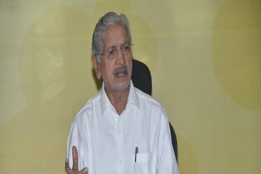 'देवेंद्र फडणवीस मुख्यमंत्री असताना पळवापळवी झाली', सुभाष देसाईंचा मोठा दावा