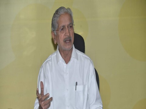 शिवसेना नेते आणि उद्योग मंत्री सुभाष देसाई यांनी भाजप नेते अमित शाह यांनी केलेल्या टीकेला प्रत्युत्तर दिलं आहे. भाजपप्रणित केंद्र सरकारकडून महाराष्ट्रावर वारंवार अन्याय केला जातोय, असा दावा त्यांनी केला आहे.
