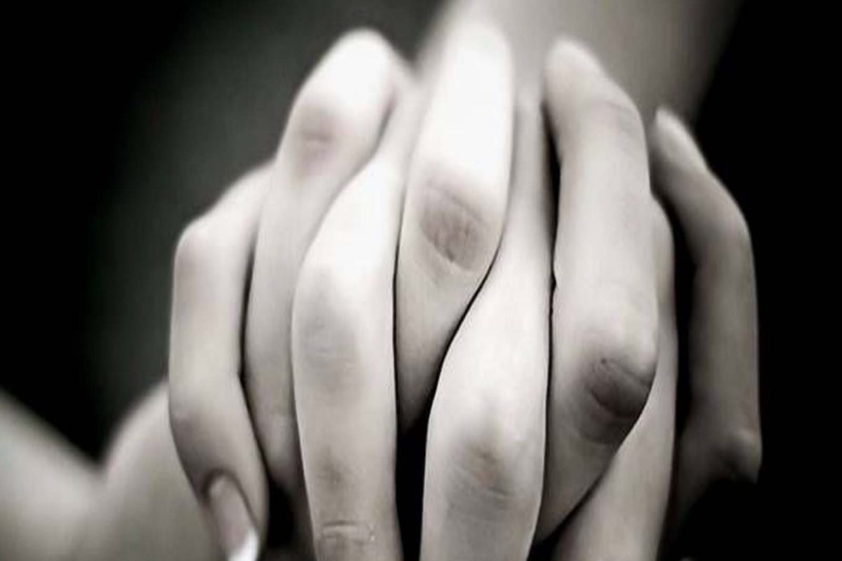 18 वर्षीय प्रेमी युगलांनी (girlfriend and boyfriend suicide) एकाच झाडाला गळफास घेऊन आत्महत्या केल्याची धक्कादायक घटना भंडारा (bhandara) जिल्ह्याच्या साकोली तालुक्यात घडली