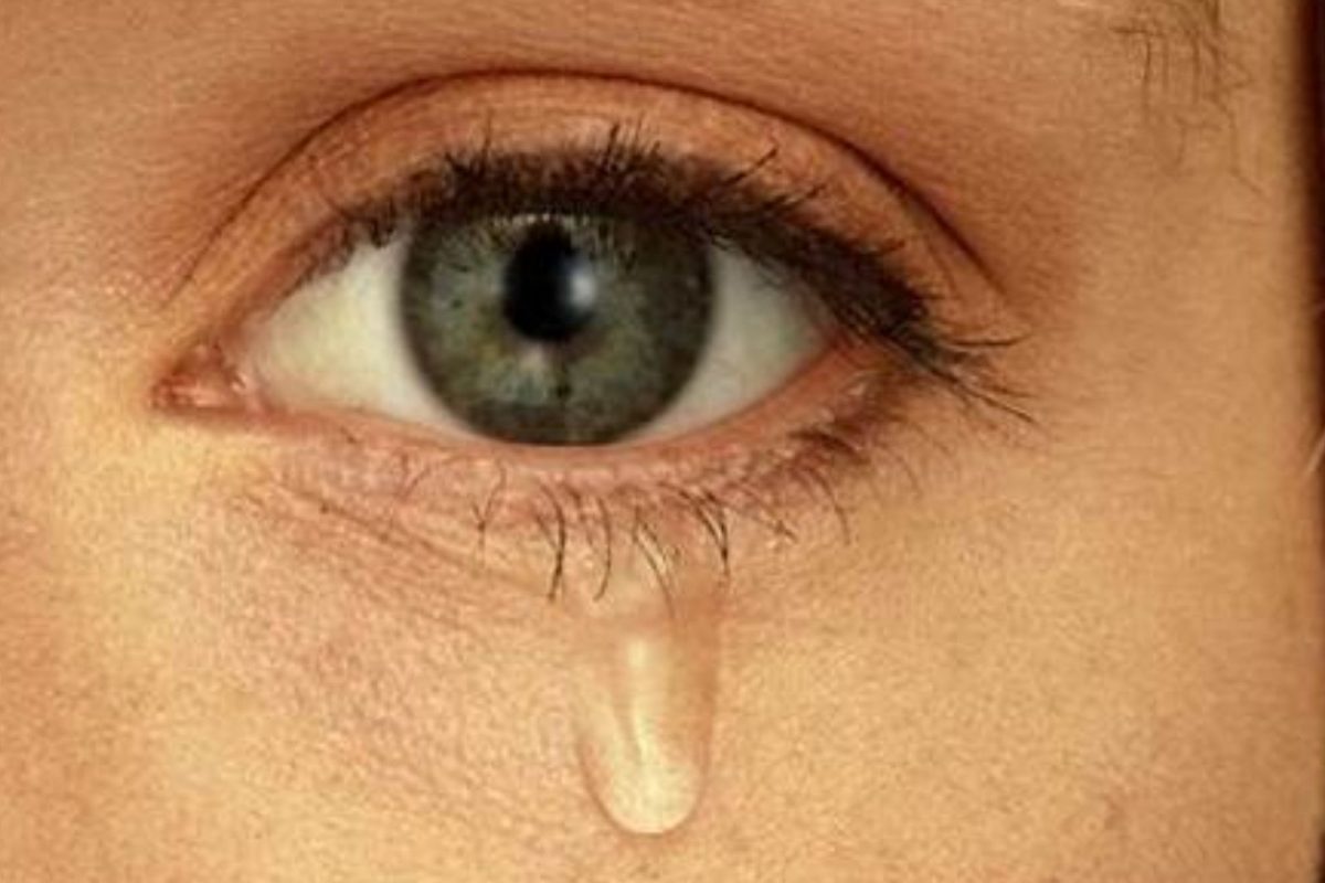 अश्रू थांबवून ठेवल्यास आजार होऊ शकतात
