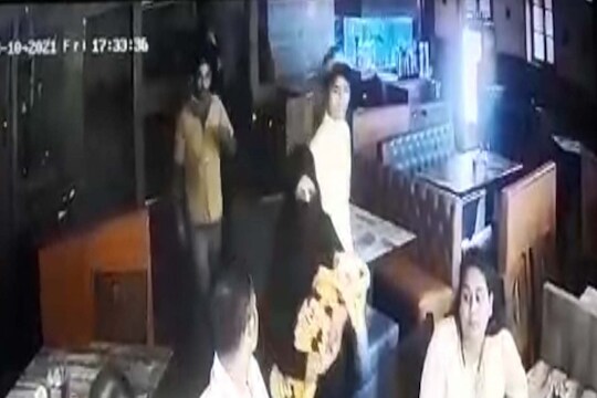 ठाण्यात 4 दिवसांपूर्वी जन्मलेल्या मुलीची विक्री करणाऱ्या आई, वडील तसंच एजंट आणि नातेवाईकांना ठाणे गुन्हे शाखेने अटक केली 