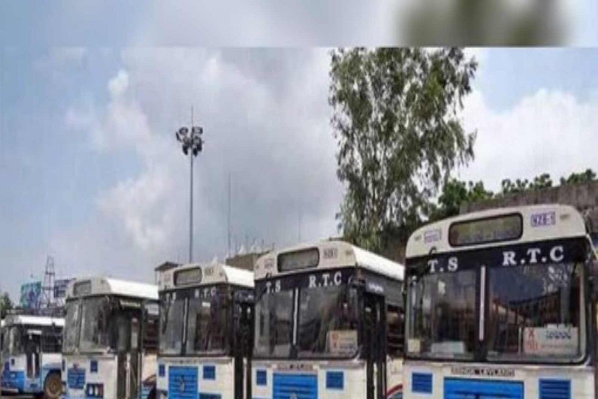 तेलंगणात दोन घटनांमध्ये धावत्या बसमध्ये महिलांची प्रसूती; जन्मलेल्या मुलींना परिवहन मंडळाची आयुष्यभराची भेट