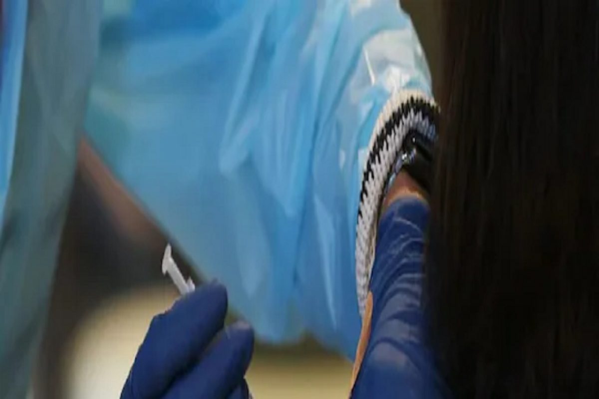 Corona vaccine घेतलेल्यांसाठी मोठी Good news; असा परिणाम पाहून शास्त्रज्ञदेखील आश्चर्यचकित झाले