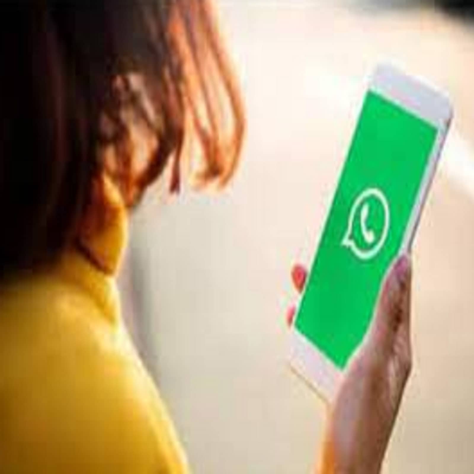 Chat ओपन केल्यानंतर उजव्या बाजूला असलेल्या तीन डॉटवर क्लिक करा. View वर क्लिक करा. इथे नोटिफिकेशन पर्याय दिसेल.