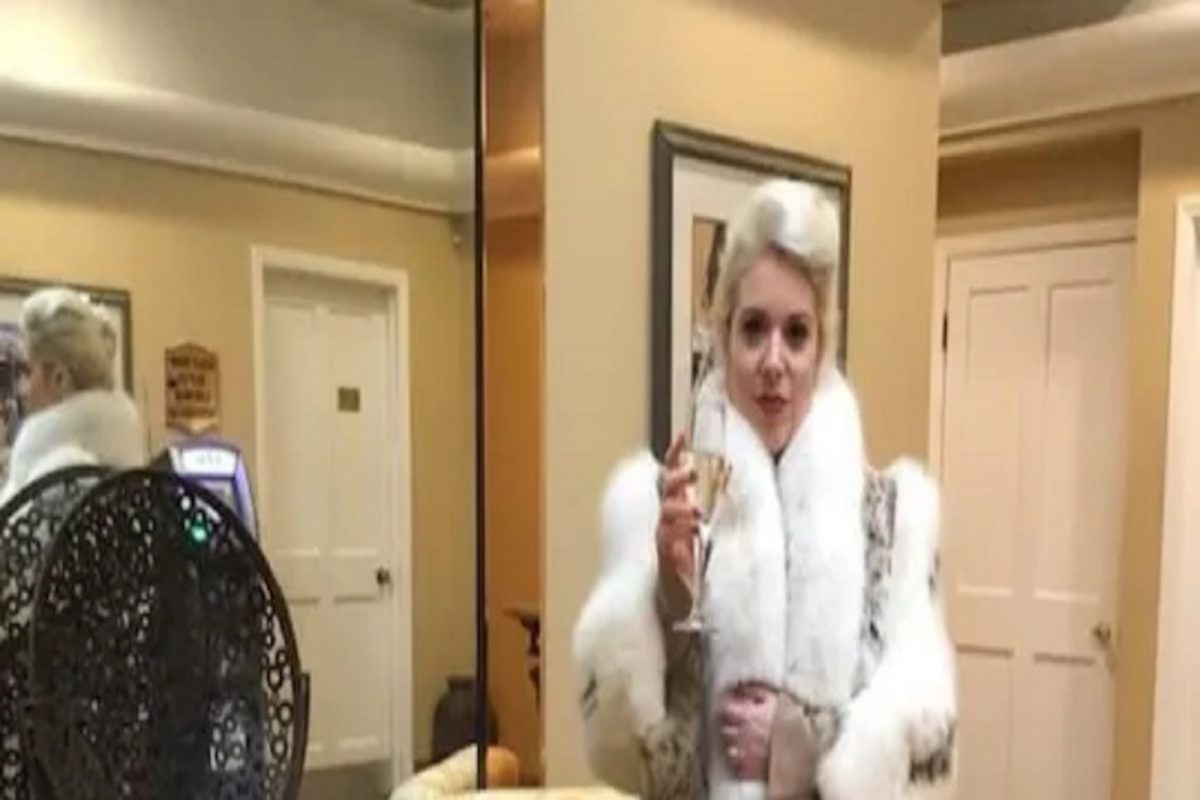 काहीच न करता ही तरुणी कमावते बक्कळ पैसा; कमाईचा मार्ग पाहून तर थक्कच व्हाल