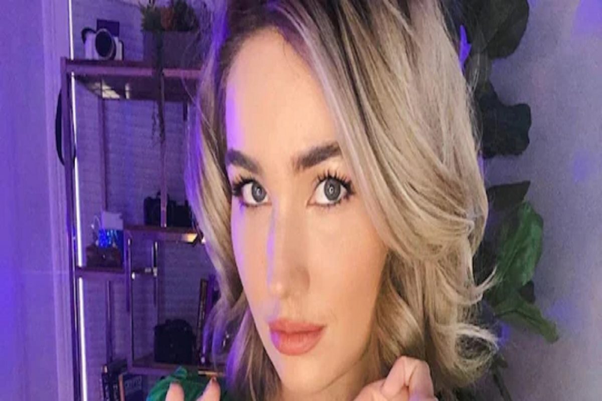 Yuck काहीही! या बाटलीतून तरुणी विकते असं काही की वाचूनच उलटी येईल