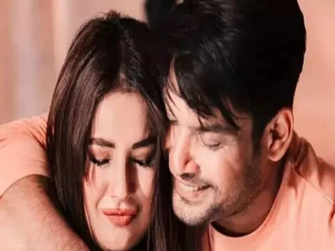 सिद्धार्थ शुक्लाच्या बर्थ अॅनिवर्सरीनिमित्ता (Sidharth Shukla Birth Anniversary)  त्याचे अनेक जुने व्हिडिओ व्हायरल झाले आहेत. दरम्यान, सिद्धार्थचा शहनाज गिलसोबतचा एक जुना व्हिडिओ समोर आला आहे.