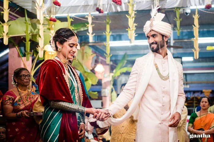  हे ठिकाण निवडण्यामागचं काही खास खरं आहे. मिलिंद गुणाजी हे निसर्गप्रेमी आहेत हे सगळ्यांनाच ठाऊक आहे. त्यामुळे आपल्या मुलाचे लग्न निसर्गाच्या सानिध्यात व्हावे अशी त्यांची ईच्छा होती. सिंधुदुर्ग जिल्ह्यातील वालावल गावच्या मंदिरात अगदी पारंपरिक आणि तितक्याच साध्या पद्धतीने त्यांनी आपल्या मुलाचे लग्न लावण्याचे ठरवले.