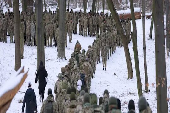 युद्धाची तयारी? अमेरिकेनं Ukraine मधील अधिकाऱ्यांच्या कुटुंबांना बोलावलं परत, धाडणार मोठा फौजफाटा