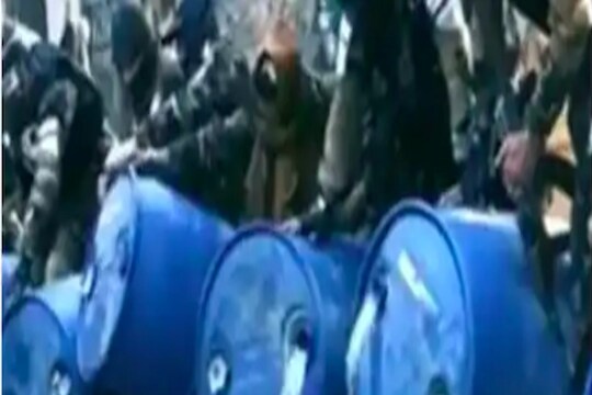 तालिबाननं 3000 लिटर दारू ओतली कालव्यात, पाहा VIDEO