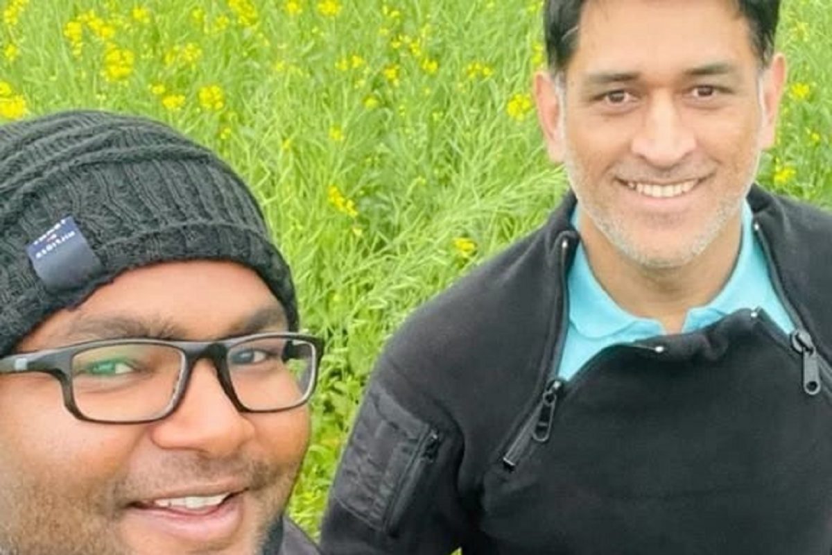 धोनीच्या शेतात डौलाने मोहरलंय मोहरीचं पीक, माहीलाही आवरला नाही सेल्फी घेण्याचा मोह