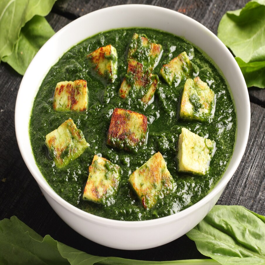 Palak Paneer - जर तुम्हाला लवकरात लवकर वजन कमी करायचे असेल तर पनीरपेक्षा चांगले काहीही असू शकत नाही. तुम्ही पनीर करी किंवा पालक पनीर खाऊ शकता. पनीर खाल्ल्याने शरीराला भरपूर प्रथिने मिळतात ज्यामुळे तुमचे वजन कमी होण्यास मदत होते.