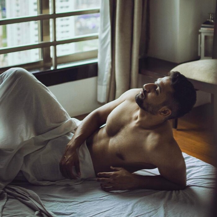 व्यायामासोबतच रात्री पुरेशी झोप घेणंही आवश्यक आहे. यामुळे त्यांच्या शरीराला विश्रांती मिळते आणि स्नायूंचा विकास होण्यास मदत होते.