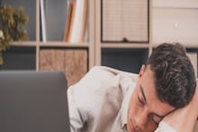 पूर्ण-नीट झोप न घेणाऱ्यांसाठी धोक्याचा इशारा; नवीन संशोधनाचे भीतीदायक निष्कर्ष