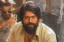 'KGF 2' च्या रिलीजपूर्वी यशचं तिरुपतीला साकडं, बालाजी दर्शनाचे फोटो VIRAL 'KGF 2' च्या रिलीजपूर्वी यशचं तिरुपतीला साकडं, बालाजी दर्शनाचे फोटो VIRAL