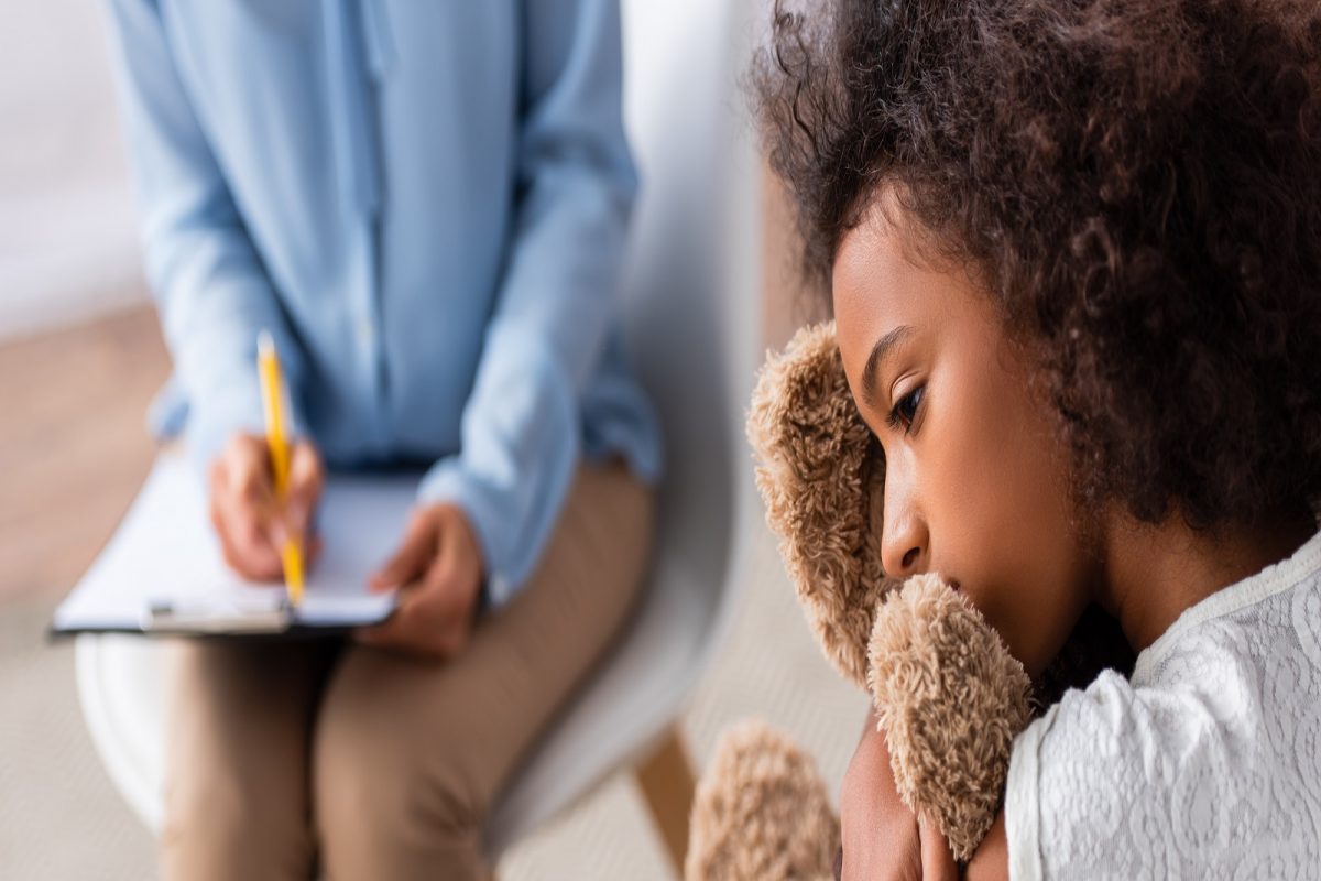 संसर्ग होऊ नये म्हणून आईनं मुलाला गाडीच्या डिकीत कोंबलं; अमेरिकेतील कोरोना स्थिती भयावह!