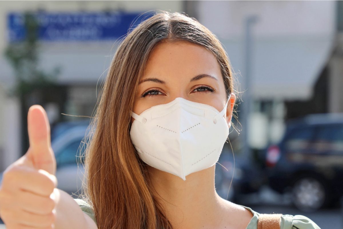 Face Mask: मास्क घालताना ही चूक अजिबात करू नका; डॉक्टरांनी सांगितलेली योग्य पद्धत पाहा