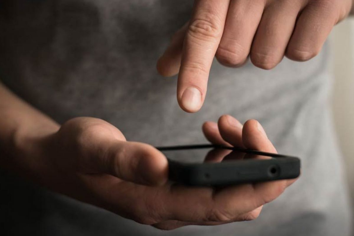 Internet Speed खूपच आहे स्लो? चांगल्या स्पीडसाठी अशी बदला तुमच्या स्मार्टफोनचं सेटिंग