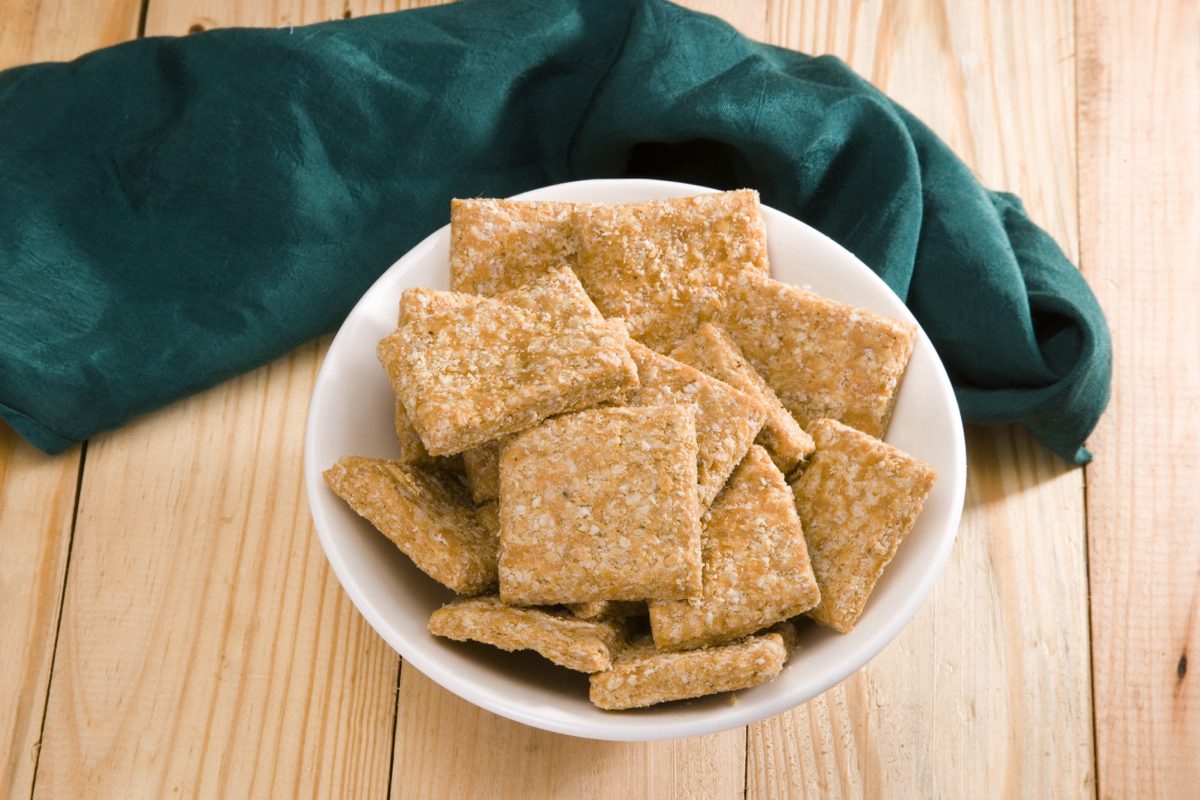 Winter Health: मकर संक्रातीदिवशीच नव्हे तर संपूर्ण हिवाळ्यात खा तिळगुळाच्या वड्या; तब्येत राहील ठणठणीत