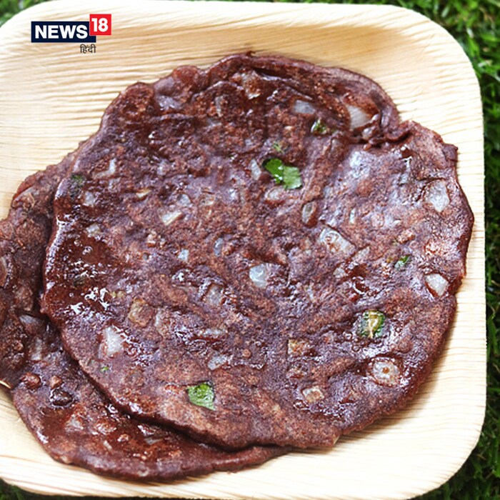 हिवाळ्याच्या दिवसात नाचणी शरीराला उबदार ठेवते. नाचणीच्या भाकरीमुळे तुमची रोगप्रतिकारक शक्तीही मजबूत राहते. त्यामुळे हिवाळ्यात रोज किमान एका नाचणी रोटीचा आहारात समावेश करावा. त्यात कॅल्शियमचे प्रमाण खूप जास्त असते. हिवाळ्यात लसणाच्या चटणीसोबत नाचणीची रोटी खूप चवदार लागते. (सूचना : येथे दिलेली माहिती सामान्य वैद्यकीय माहितीवर आधारित आहे. न्यूज 18 लोकमत त्याची हमी देत नाही.)
