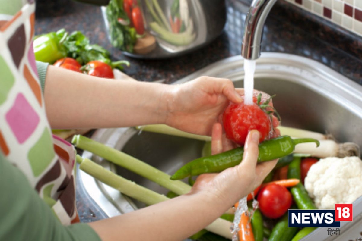 Fruits-Vegetables Tips: फळं-भाज्यांच्याबाबतीतील ही एक चूक अनेकांच्या घरी करतात; नंतर औषधांवर होतो खर्च