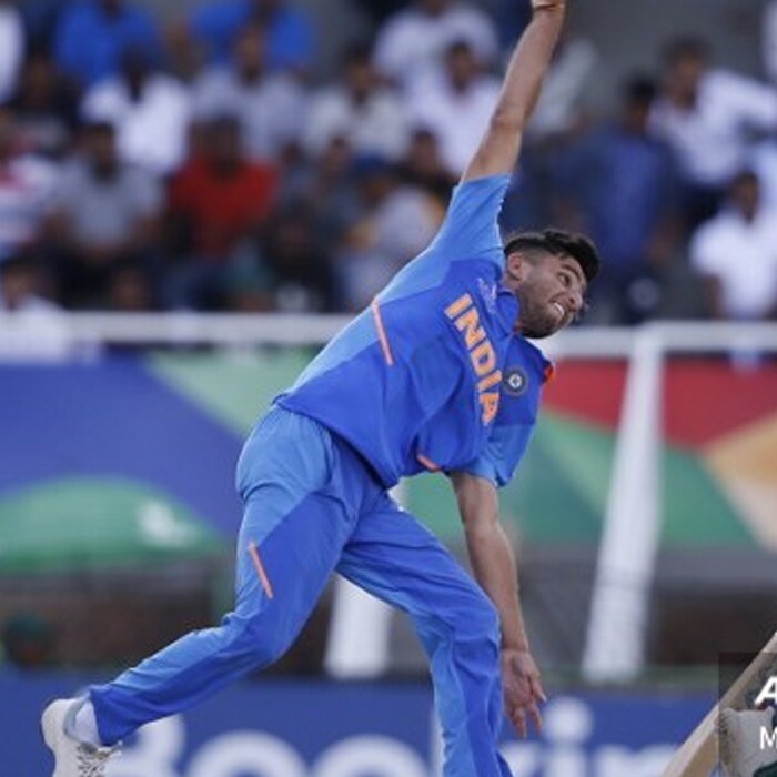 टी20 टीममध्ये युजवेंद्र चहल हा एक लेग स्पिनर आहे. यापूर्वी 2021 साली झालेल्या टी20 वर्ल्ड कपमध्ये राहुल चहरचा समावेश करण्यात आला होता. त्याला यंदा वगळण्यात आलंय,. चहरची जागा रवी बिष्णोईनं घेतली आहे. 21 वर्षांच्या बिष्णोईनं 42 टी20 मॅचमध्ये 49 विकेट्स घेतल्या आहेत. (AFP)