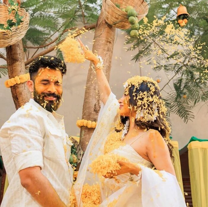 गोव्यातून मुंबईला आल्यानंतर मौनी आणि सूरज मुंबईमध्ये सर्व मित्रांना रिसेप्शन पार्टी देणार असल्याचं म्हटलं जात आहे. 