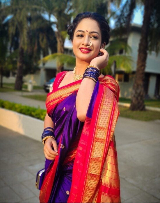  गिरीजा प्रभू- 'सुख म्हणजे नक्की काय असतं' ही मालिका प्रचंड पसंत केली जाते. मालिकेतील साधी भोळी गौरी प्रेक्षकांना फारच पसंत पडते. ही भूमिका अभिनेत्री गिरीजा प्रभूने साकारली आहे. ती सध्या पाचव्या क्रमांकावर आहे. 