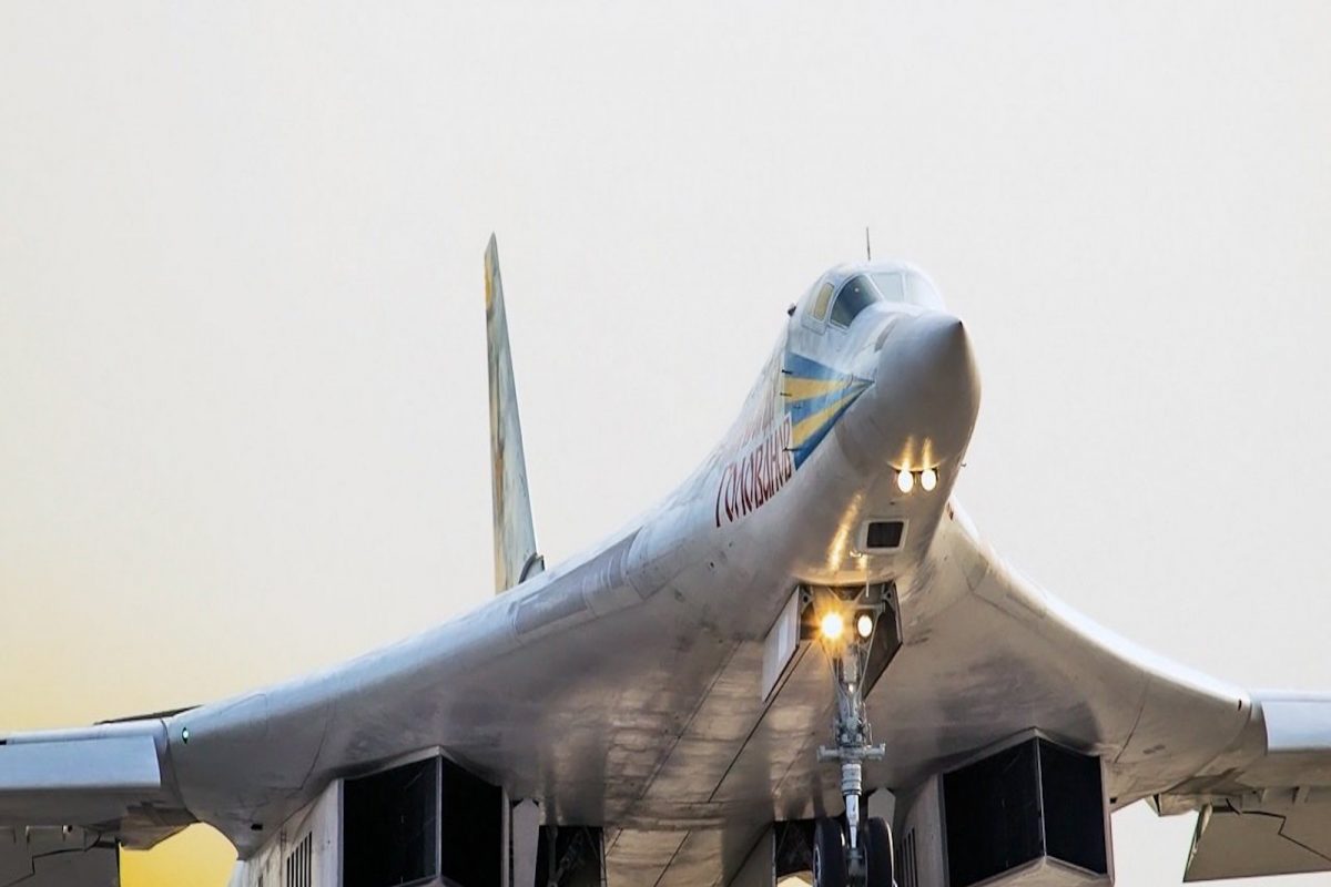 रशियाचं Supersonic Bomber विमान ताफ्यात दाखल, NATO सोबत वाद सुरू असताना केलं पहिलं उड्डाण
