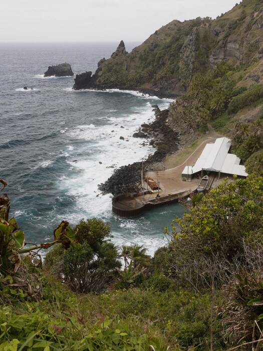 पिटकर्न आयलंड्समध्ये अशीच परिस्थिती होती. या देशानं अजूनही आपल्या सीमा बंद ठेवल्या आहेत. 31 मार्च 2022 रोजी देशाच्या सीमा उघडल्या जातील, अशी घोषणा या देशानं केली आहे. 