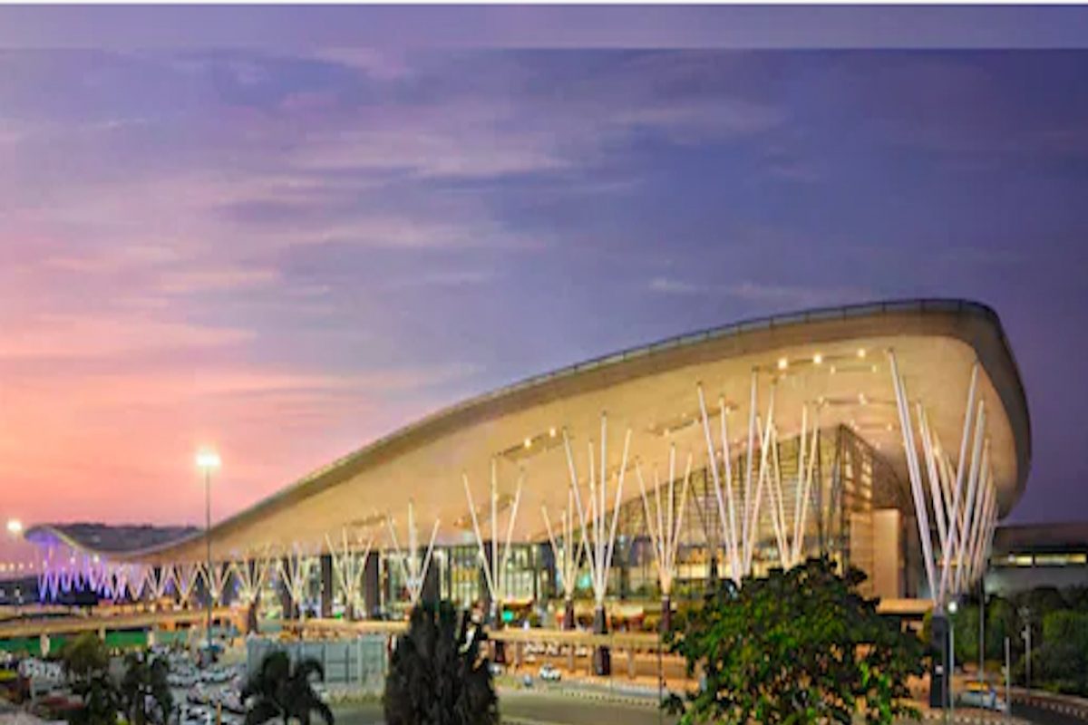 OMG! थोडक्यात टळली दोन विमानांची टक्कर, कर्मचाऱ्यांकडून अक्षम्य चूक