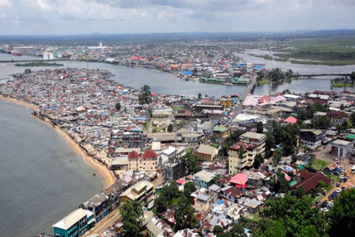 चर्चमधील चेंगराचेंगरीत 29 जणांचा मृत्यू, दरोडेखोरांना पाहून उडाला गोंधळ