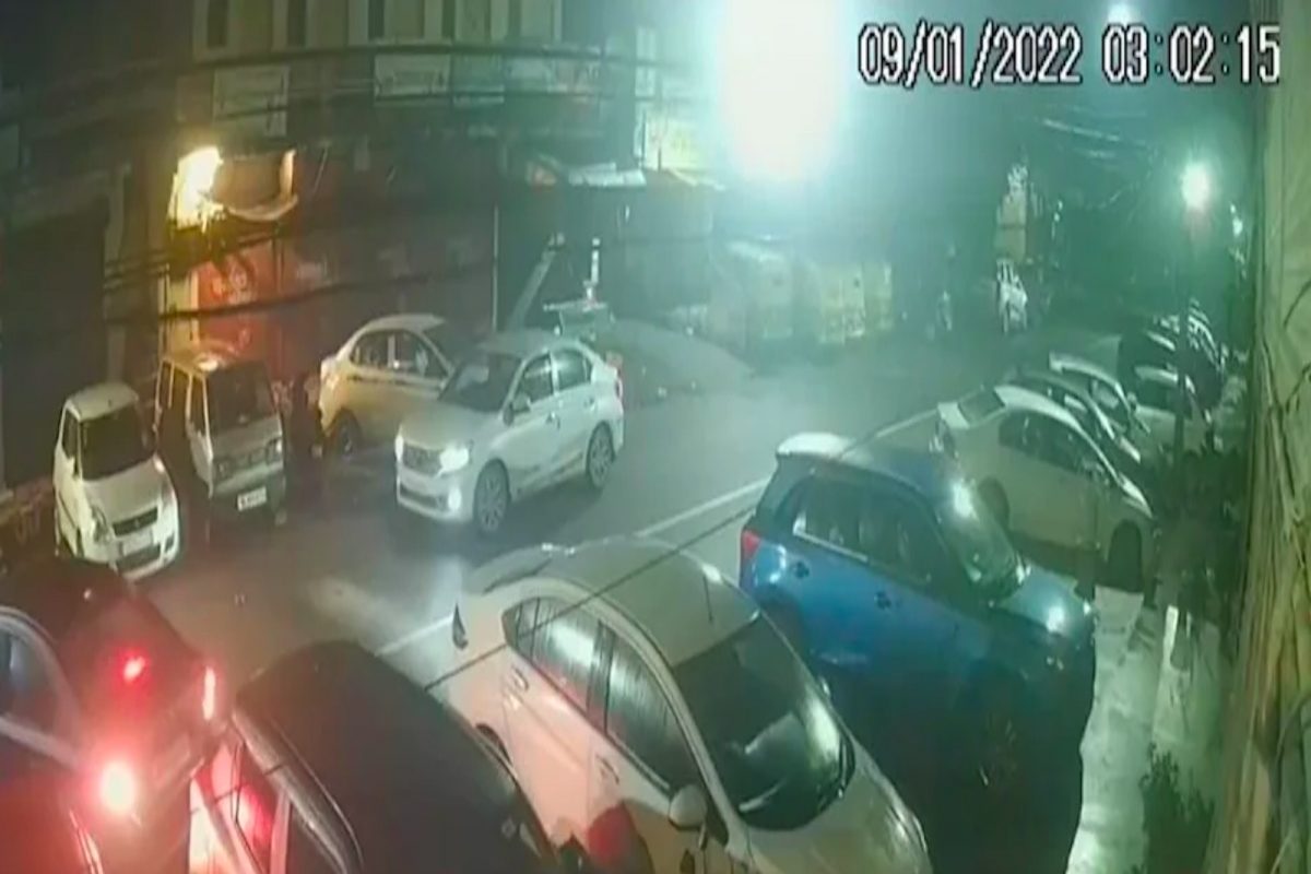 एकच परिसर, एकच दिवस, एकच वेळ! एकाच कारच्या चोरीमुळे मालक हैराण