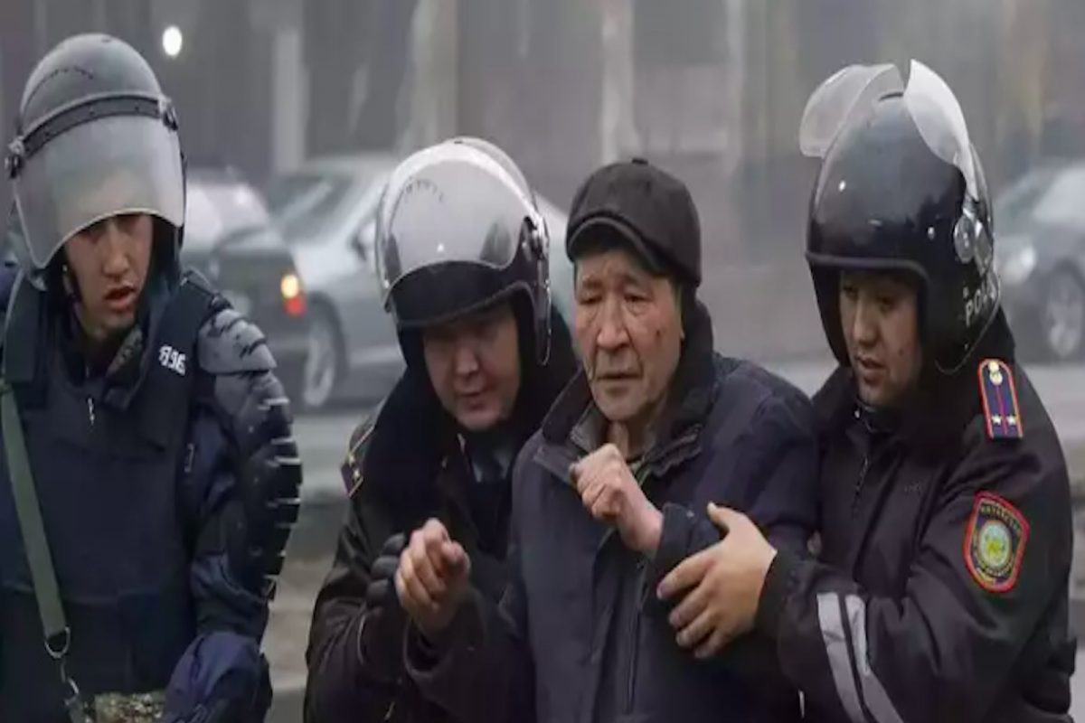 रशियन सैन्याचा कझाकिस्तानमधील मुक्काम वाढला, पुतीन यांच्या वक्तव्यानंतर नव्या चर्चेला उधाण