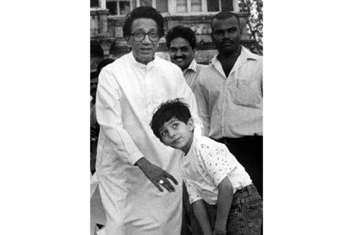 आदित्य ठाकरेंनी दिला बाळासाहेबांच्या आठवणींना उजाळा, शेअर केला क्रिकेट खेळतानाचा जुना फोटो