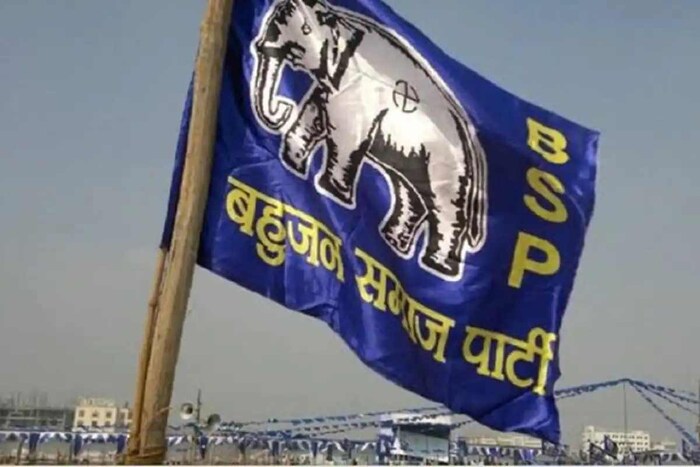 कांशीराम यांनीच चंद्रावतीचे नाव बदलून मायावती केले आणि 1984 मध्ये जेव्हा त्यांनी बहुजनसमाज पार्टी (BSP) स्थापन केली. तेव्हा त्यांना संघप्रमुख म्हणून समाविष्ट केले. दलित आणि मागासलेल्यांचे उत्थान करणे हा पक्षाचा मुख्य उद्देश होता. मायावती यांनी पहिली निवडणूक उत्तर प्रदेशातील मुझफ्फरनगरमधील कैराना लोकसभा मतदारसंघातून लढवली होती. लवकरच मायावती उत्तर प्रदेशात सत्तेच्या शिखरावर पोहोचल्या. (फाइल फोटो)