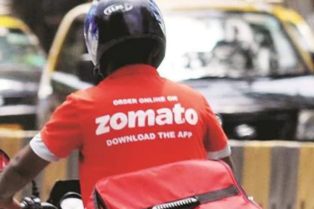 खाद्य पदार्थांचे बिल
आपल्या सर्वांना कधी ना कधी बाहेरून जेवण मागवावं लागतं, पण जर तुम्ही आठवड्यातील दोन दिवस काही खास पदार्थ घरीच बनवायचे ठरवले तर तुम्हाला बाहेरचे काही खाण्याची फारशी इच्छा होणार नाही. तुमची लालसाही शांत राहील आणि तुमचे पैसे जास्त खर्च होणार नाहीत. अनेकांच्या हे लक्षात येत नाही, मात्र बाहेर खाण्यामध्ये खूप पैसे खर्च होतात.