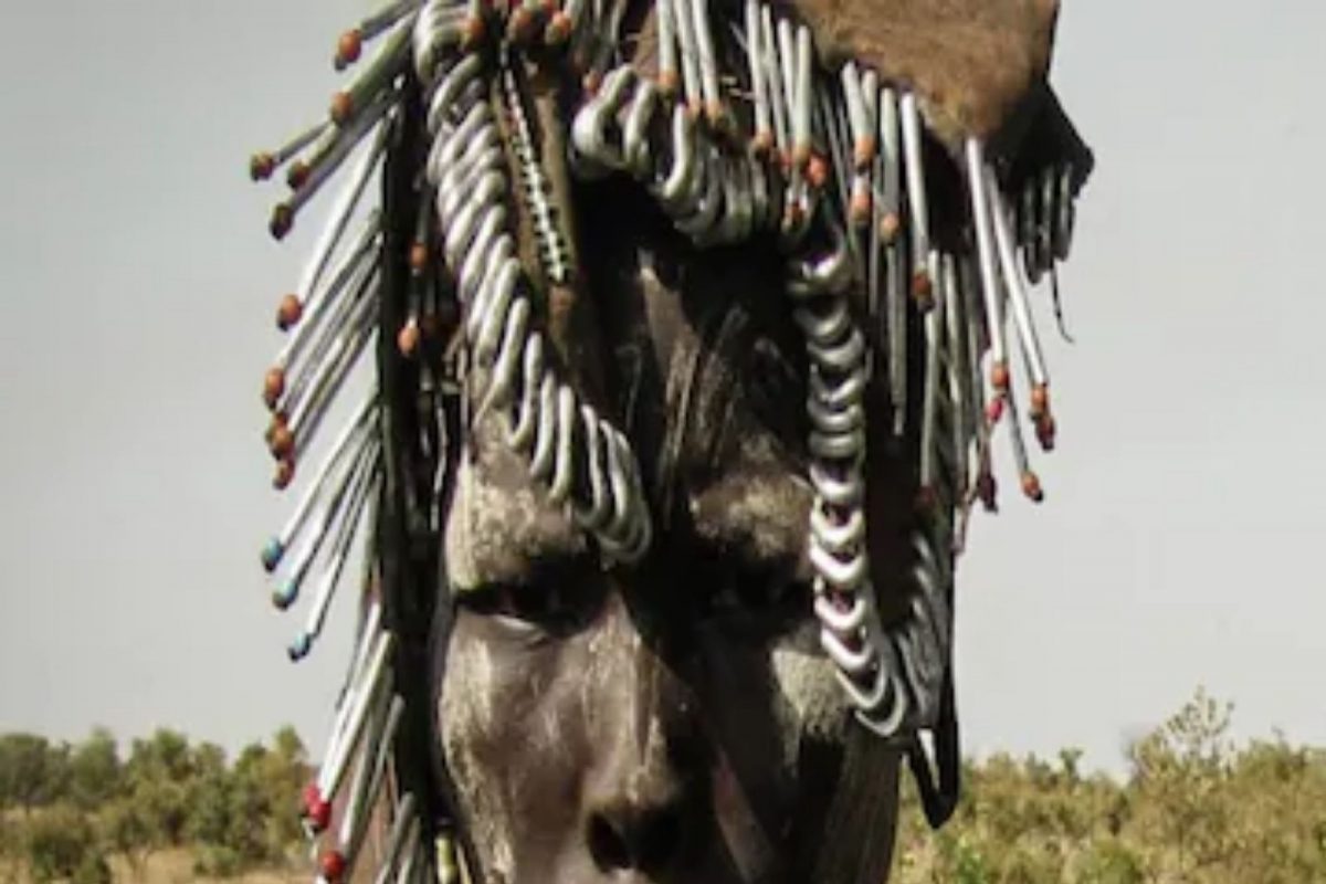 जगातील सर्वात धोकादायक जमात माहिती आहे का ? जेथे लोक प्राण्यांचे रक्तही पितात